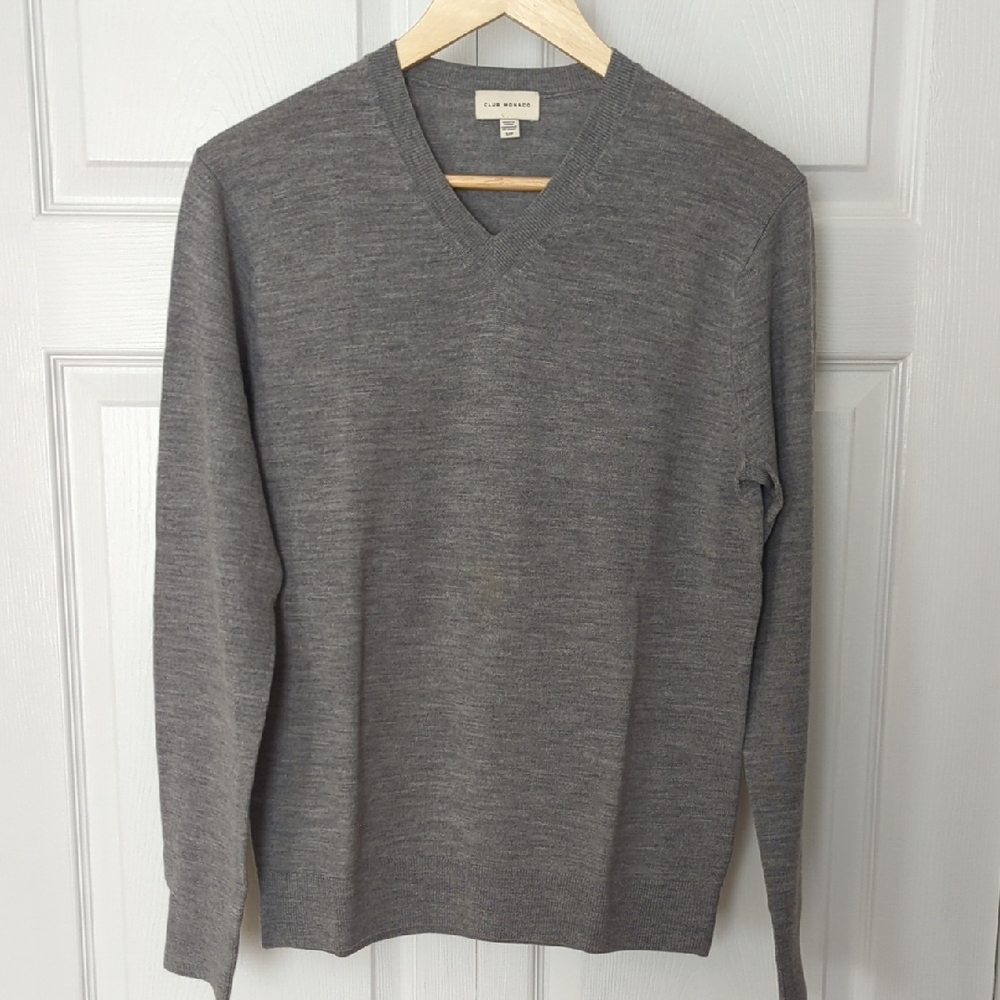 Club Monaco Men's Gray V-Neck Sweater